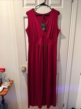 Sleeveless V-Neck Maxi Dress in Deep Wine Red